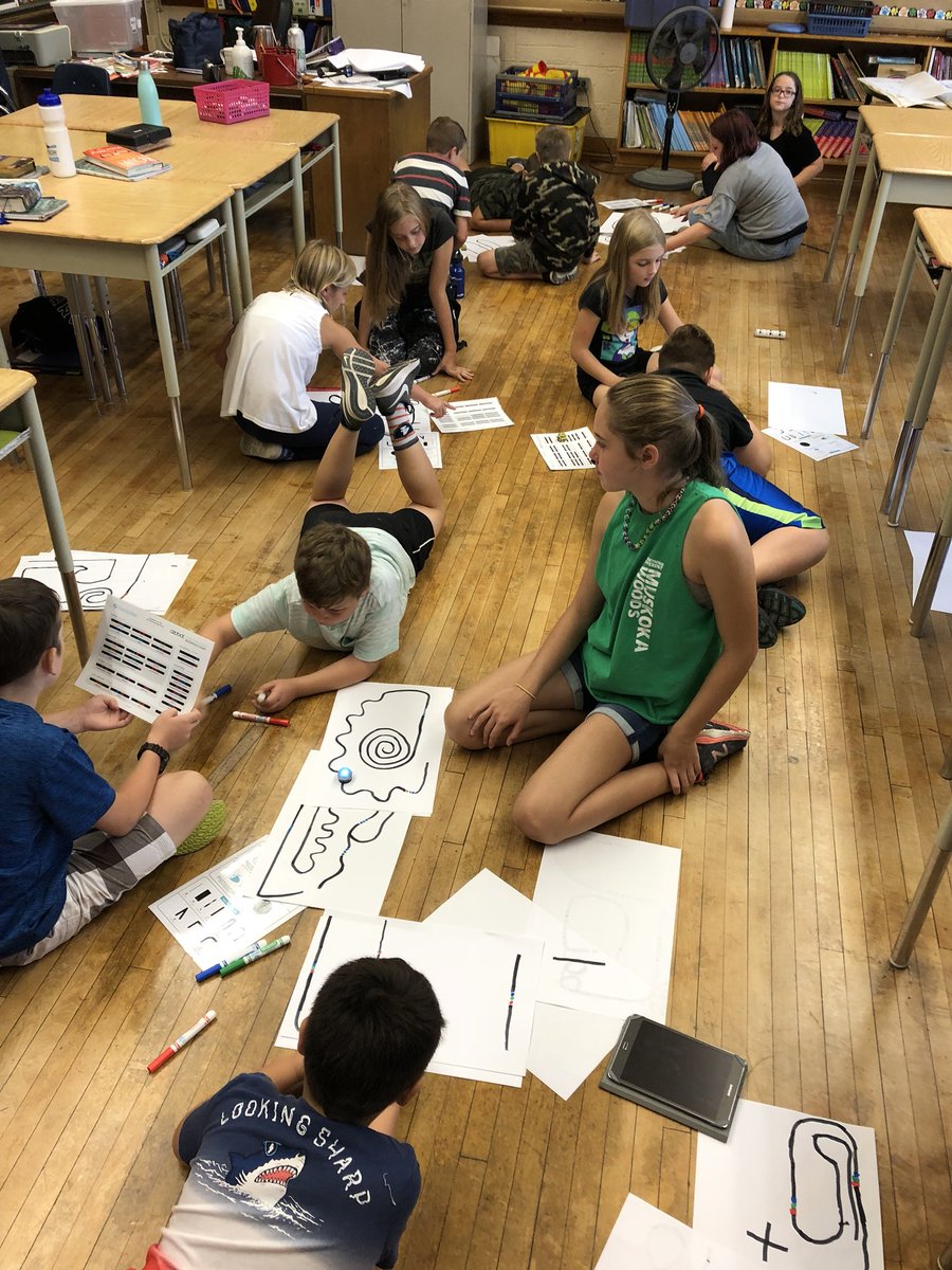 MrStLouis1's tweet image. @HBeatonBulldogs #ozobot having fun coding in #6st