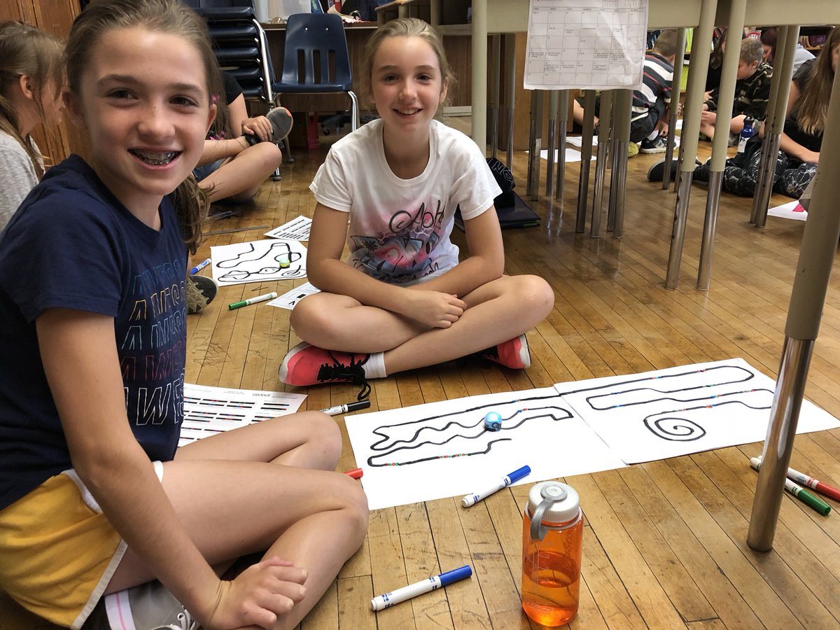 MrStLouis1's tweet image. @HBeatonBulldogs #ozobot having fun coding in #6st