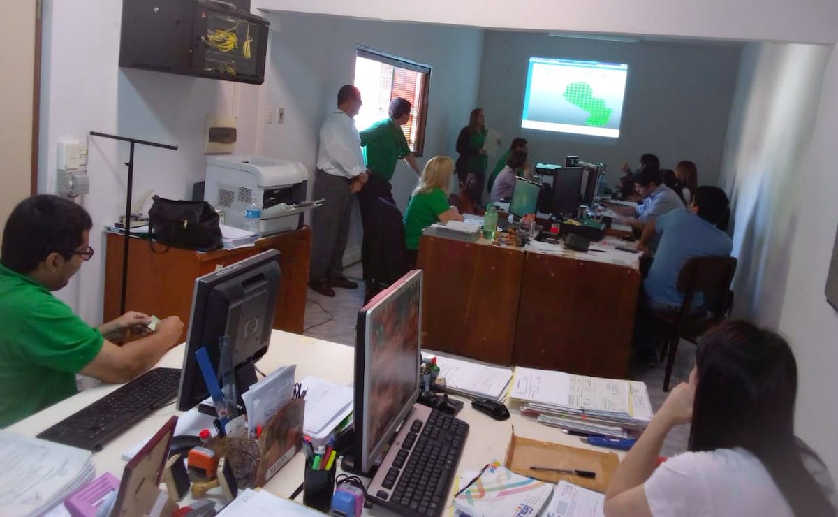 catastro_py's tweet photo. 📌 Equipo técnico de #CatastroPy continúa realizando capacitaciones en Propiedad Horizontal a los funcionarios en la Agencia Regional de Itapúa - Encarnación.
#CatastroCapacita #HaciendaPy https://t.co/f444051I5n
