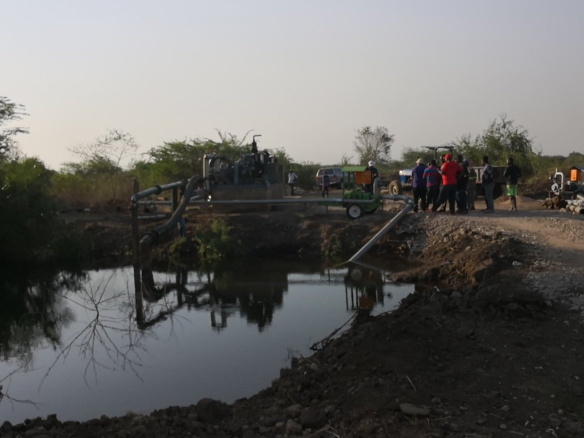 Getting very serious with irrigation. The temporary pumping site for the irrigated cotton project in Nchalo under Green Belt.