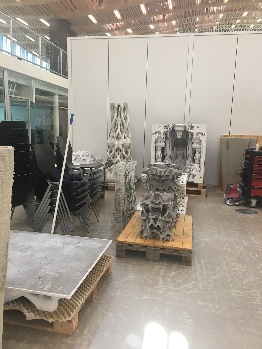 Today I am part of the jury of MAS in architecture and digital fabrication at ETH Zürich @ DigiFab (where robots are very huge) #digitalfabrication #robotics