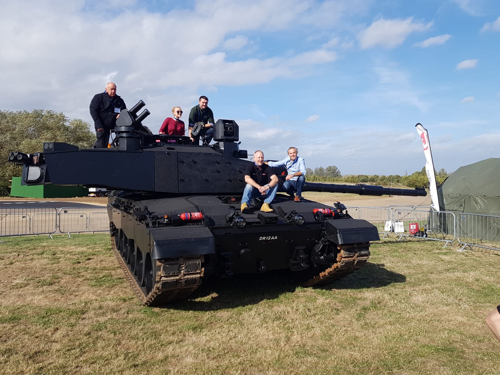 BAE Systems Land on X: Team Challenger 2 - proudly showing off 'Black Night'.  Come see us at #DVD2018  / X