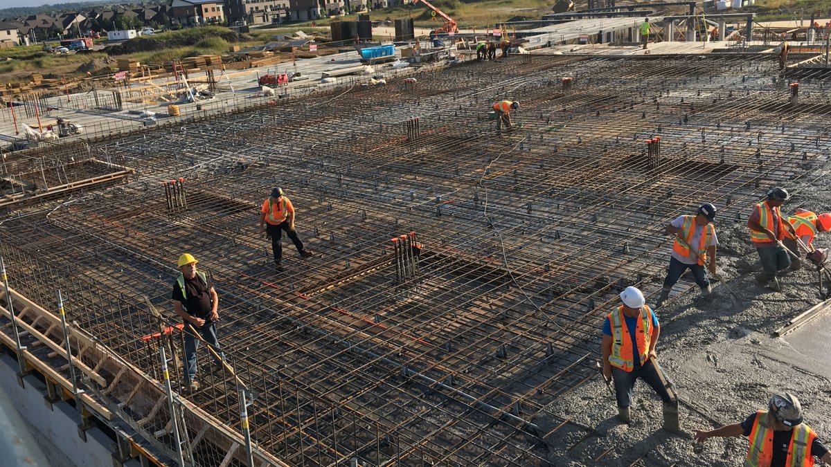 Pouring 305 cm concrete at Sifton West Building 4 Parking Garage (Fri. Sep 14/18))