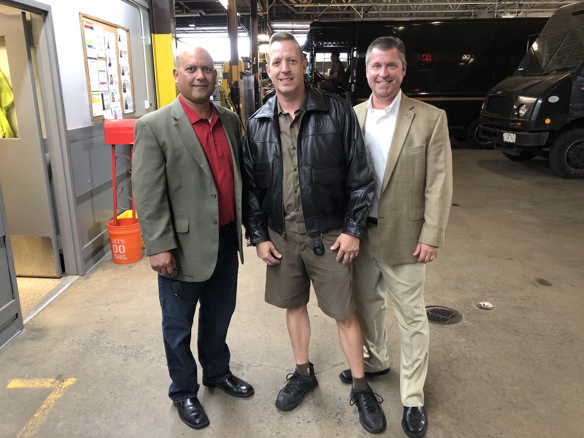 heidiupssafety's tweet photo. Celebrating 25 years of safe driving for John Zych! That makes 3 circle of honor drivers in our Westmont family! #upssafety @dannyarr7 https://t.co/ORX8eZIJxD