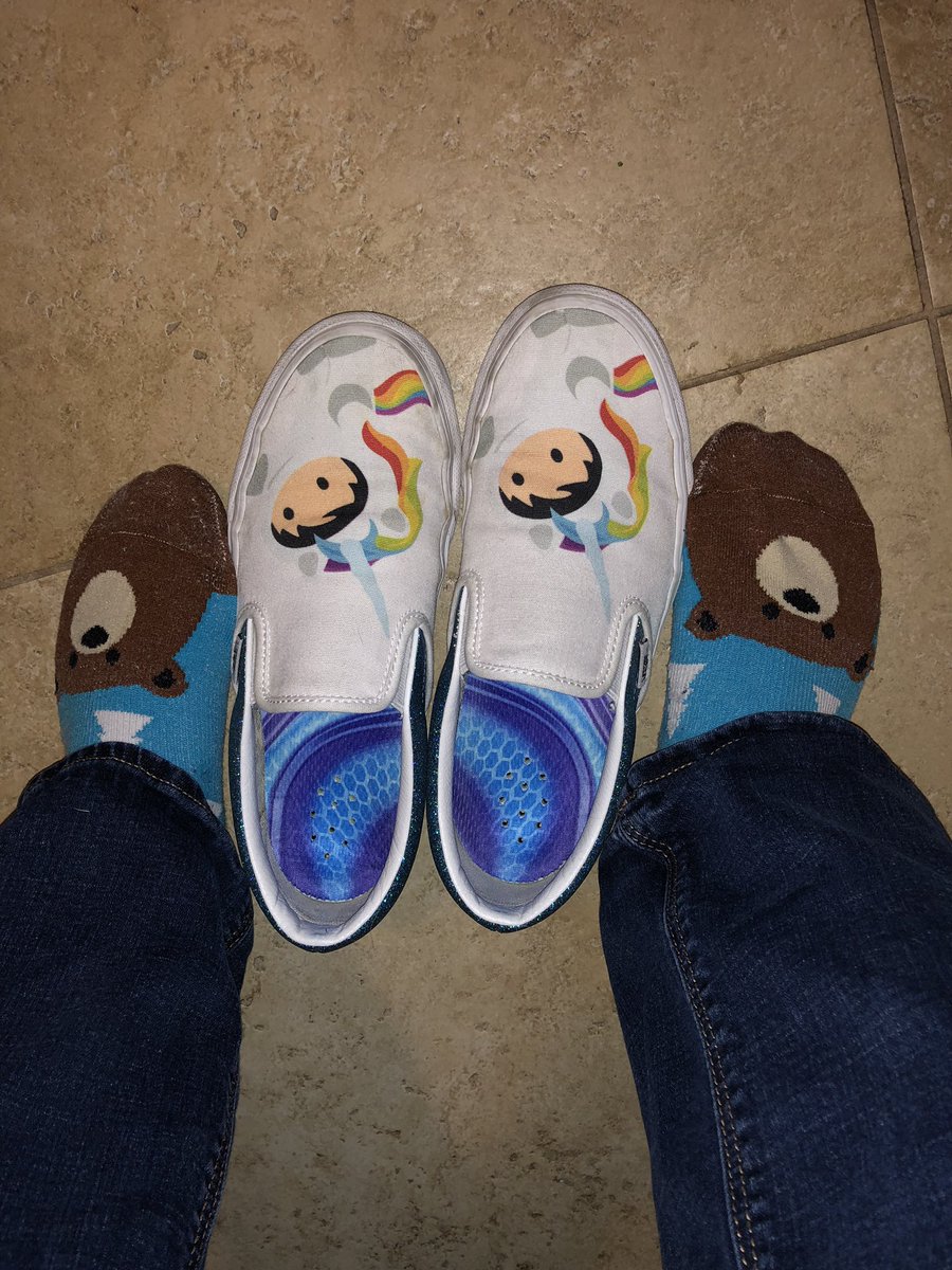 jeanvelonis's tweet image. #DF18 prep pro tip: upgrade the insoles of your favorite shoes. Your feet will thank you after walking all day in the #AdminMeadow What’s your pro tip? #Ohana