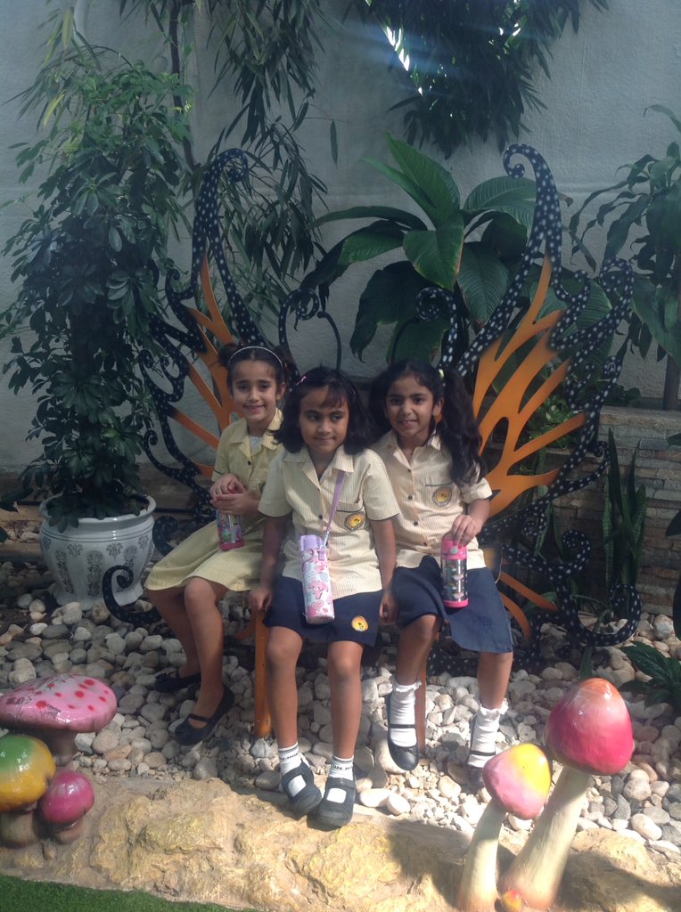 Horizon_Year2's tweet photo. We had so much at @WeLoveDBG today and learned a lot about the life cycle of a butterfly! 🐛➡️🦋 @Horizon_SciDept https://t.co/4IxriVWfYI