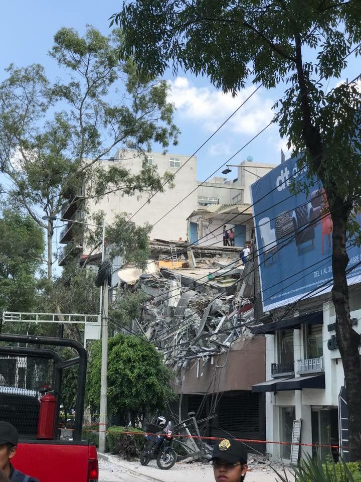 danielrv83's tweet photo. Que la tragedia ocurrida nos sirva para vivir con prevención y conciencia. Hoy recordamos a aquellos que perdieron la vida en los sismos... #19S #FuerzaMexico https://t.co/8ax2d1KpeX