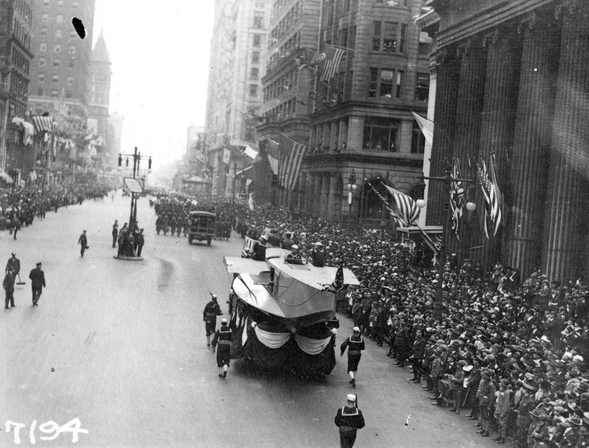MutterMuseum's tweet photo. 1918: Against the calls for quarantine, Philadelphia hosted a Liberty Loan parade on September 28. Within 72 hours of the parade, EVERY hospital bed in Philadelphia was full.

On September 29, join us in remembering the devastating effects of the 1918 flu

https://t.co/X3Raaq4K8A https://t.co/3p4GQypop9