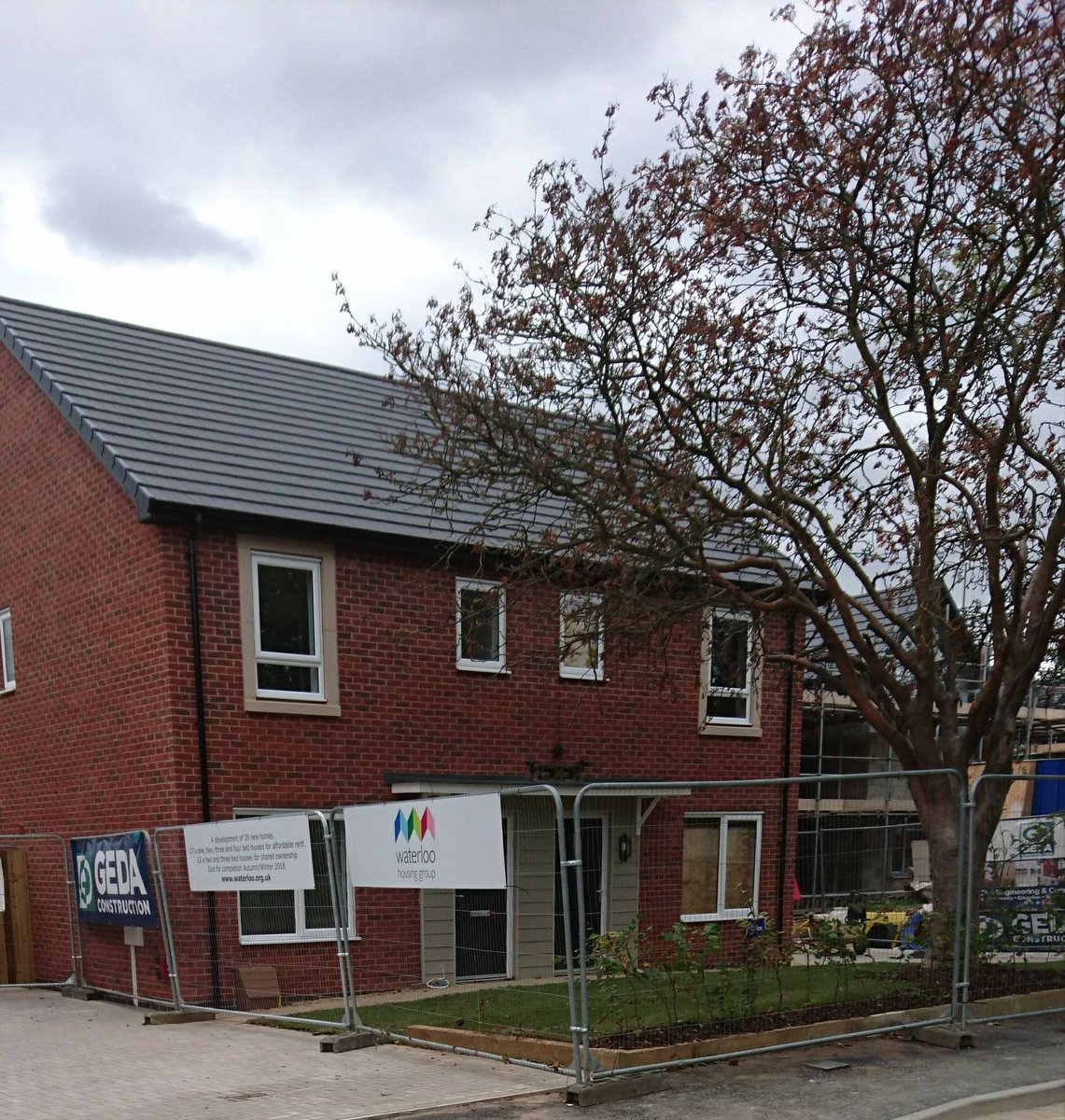 HomesCarolineC's tweet photo. More new homes for Affordable Rent and Shared Ownership in Lincoln. This is a place with great ambition to boost its affordable housing. Thanks to @waterloohousing @lincolncouncil @Geda_Const (Geda provided cake! #easilybought #notreally #procurementrules) https://t.co/ovaYKGAHyi
