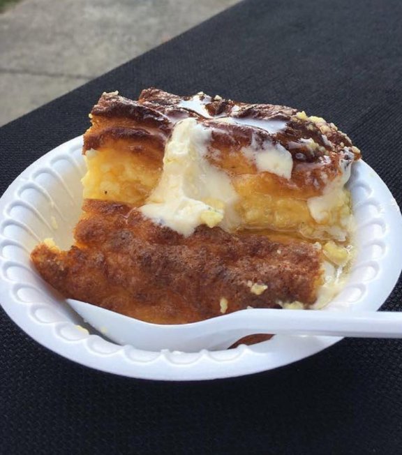 KentuckyTourism's tweet photo. Spoonbread = Always #BetterInTheBluegrass! 😋

Treat yourself to a weekend of buttery-sweet goodness, hot air balloons &amp; fun for the whole family at the @SpoonbreadFest in @BereaKYTourism Sept. 21-23! 🥄🍞 https://t.co/KmBWHSlrDG #TravelKY #SpoonbreadFestival https://t.co/kGig0Slerc