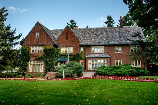 Ever wonder what the English Inn looks like inside? What you may not have known about English Inn's rich history on.lsj.com/2Nj6lIg via <a href="/LSJnews/">Lansing State Journal</a>