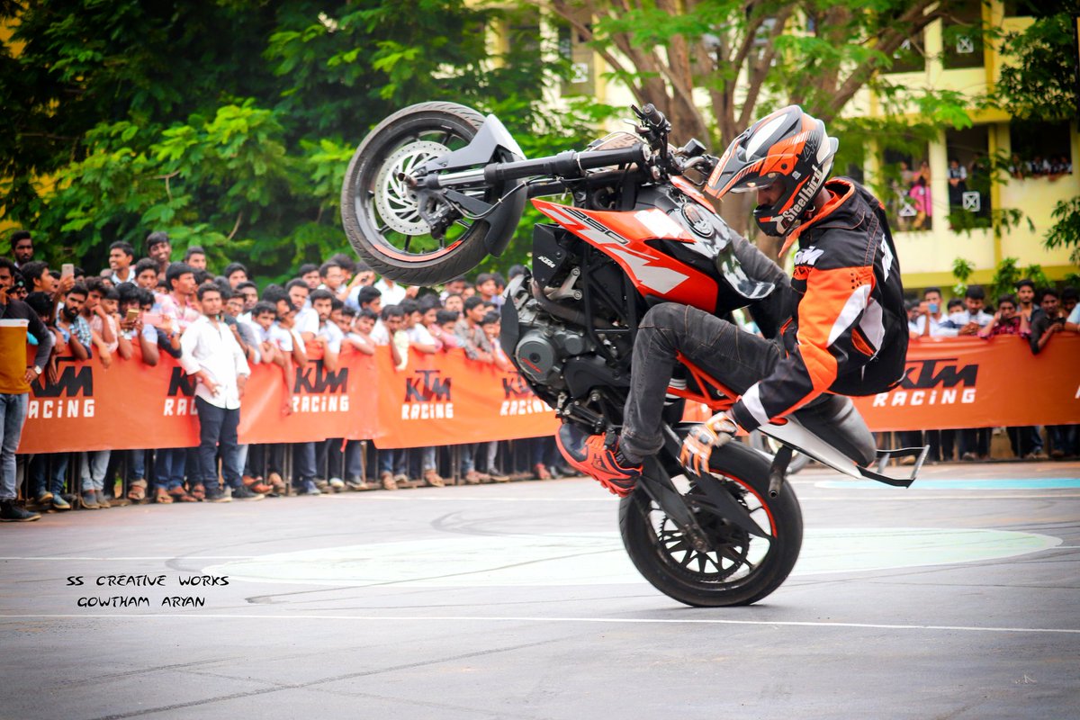gowtham_aryan's tweet photo. To day's #event #ramchandracollege #Eluru #mec #ktm #stunts #piccreadit @gowtham_aryan @ktm_india @eluruktm @ktm_official @ktm_worldwide @eluru_dubsmash https://t.co/uiIJiBpfDj