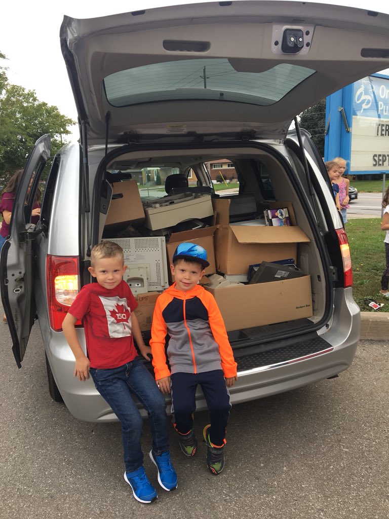 MissDiLibero's tweet photo. Day 12- a huge thank you to the Matkowski family for bringing a huge donation of electronics today for our red bin! Thanks to our Intermediates for helping unload! @orchardparkdsbn https://t.co/vyiprbGJcF