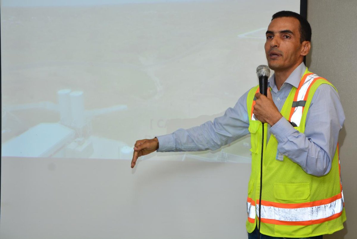 caasdrd's tweet photo. #Ahora: Ing. @007simonb  explica funcionamiento Planta de Tratamiento Mirador Norte La Zurza que construye el Gobierno. @AMontasOficial #PlantaCAASD #RDCreceYSeDemocratiza @Coraavega01 @coraamocard https://t.co/A9H5cikBE2