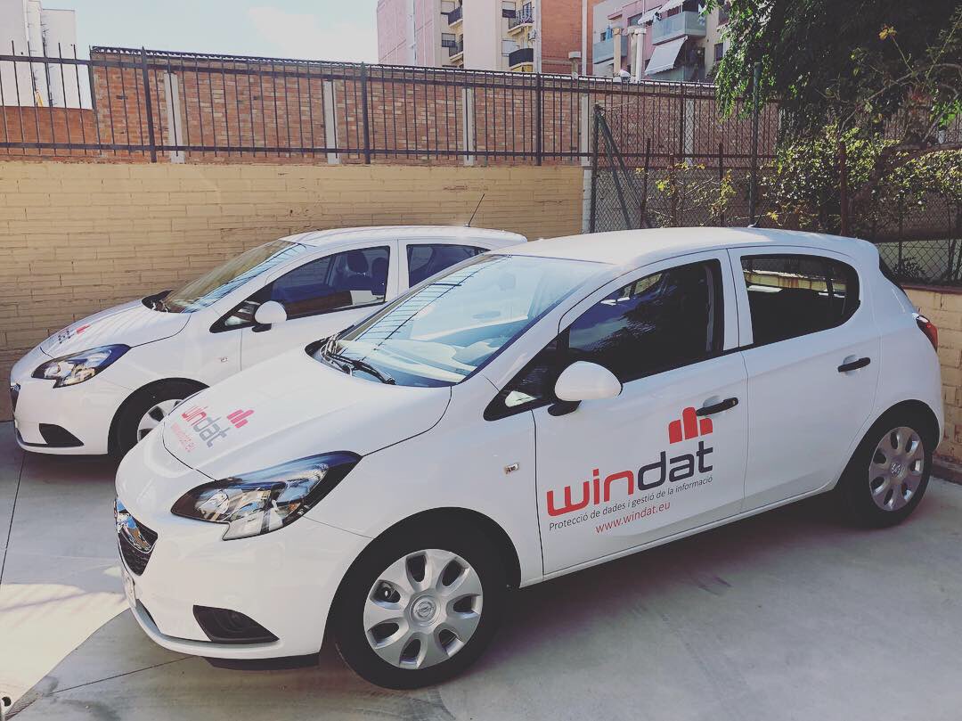 windat_eu's tweet photo. Hem renovat la nostra flota de 🚗!
Nous vehícles i nova imatge! 🆕
.
.
.
#alvostrecostat #Windat #Opel #Corsa #vinil #FreixedesDissenyiRetolació #protecciódedades #gestiódelainformació #datamanagement #dataprotection https://t.co/wPBLKs8vl2