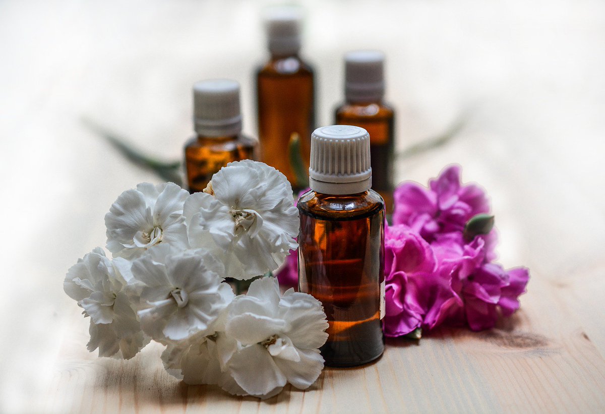 OilsShaman's tweet photo. We travel the world forming partnerships with local growers for a reason: because if you want the best essential oils, you have to start at the source!
.
.
.
.
#natural #wellness #spirit #meditation #sustainability #purity #loveessentialoils #protecttheearth #motherearth https://t.co/nmvoXqn2ZB