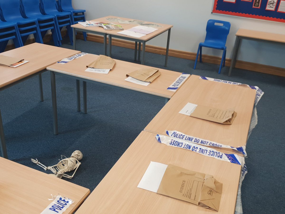 MrBurkeHistory's tweet photo. All ready for @sptacademy open evening #History #UT2018 #traintoteach https://t.co/hQgrmwKnnC