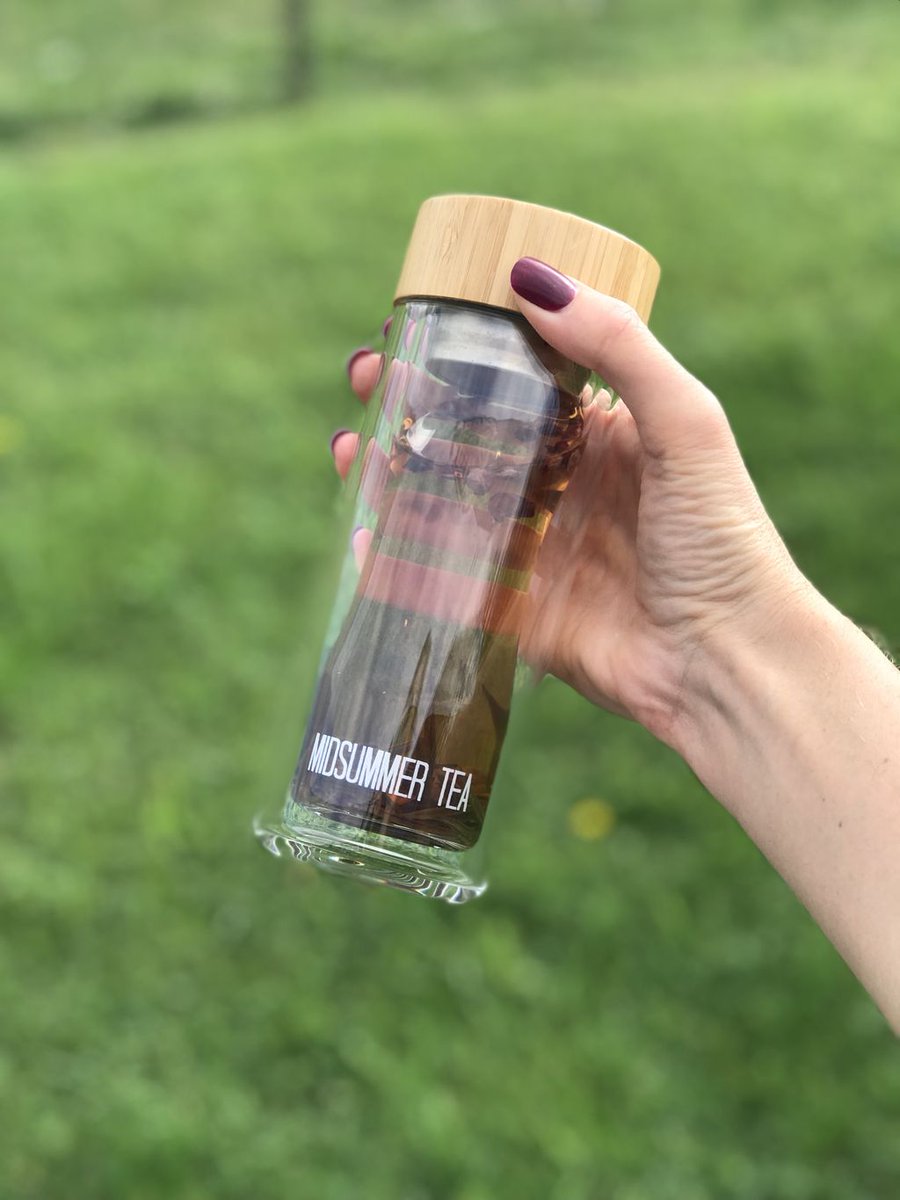 midsummertea's tweet image. These tea bottles are exactly what you need this fall! Take your tea everywhere with you AND still look fashionable 👌🏼 

buff.ly/2LC4Rr4