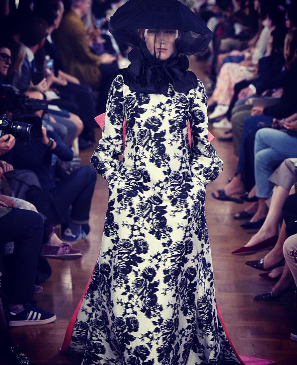 VanesDarling's tweet photo. Some shots from yesterday’s shows that I forgot to post!  Absolutely loving the jewel tones being used in these collections! 
.
.
.
#londonfashionweek #londonfashionweek2018 https://t.co/LCsbp9IVr4