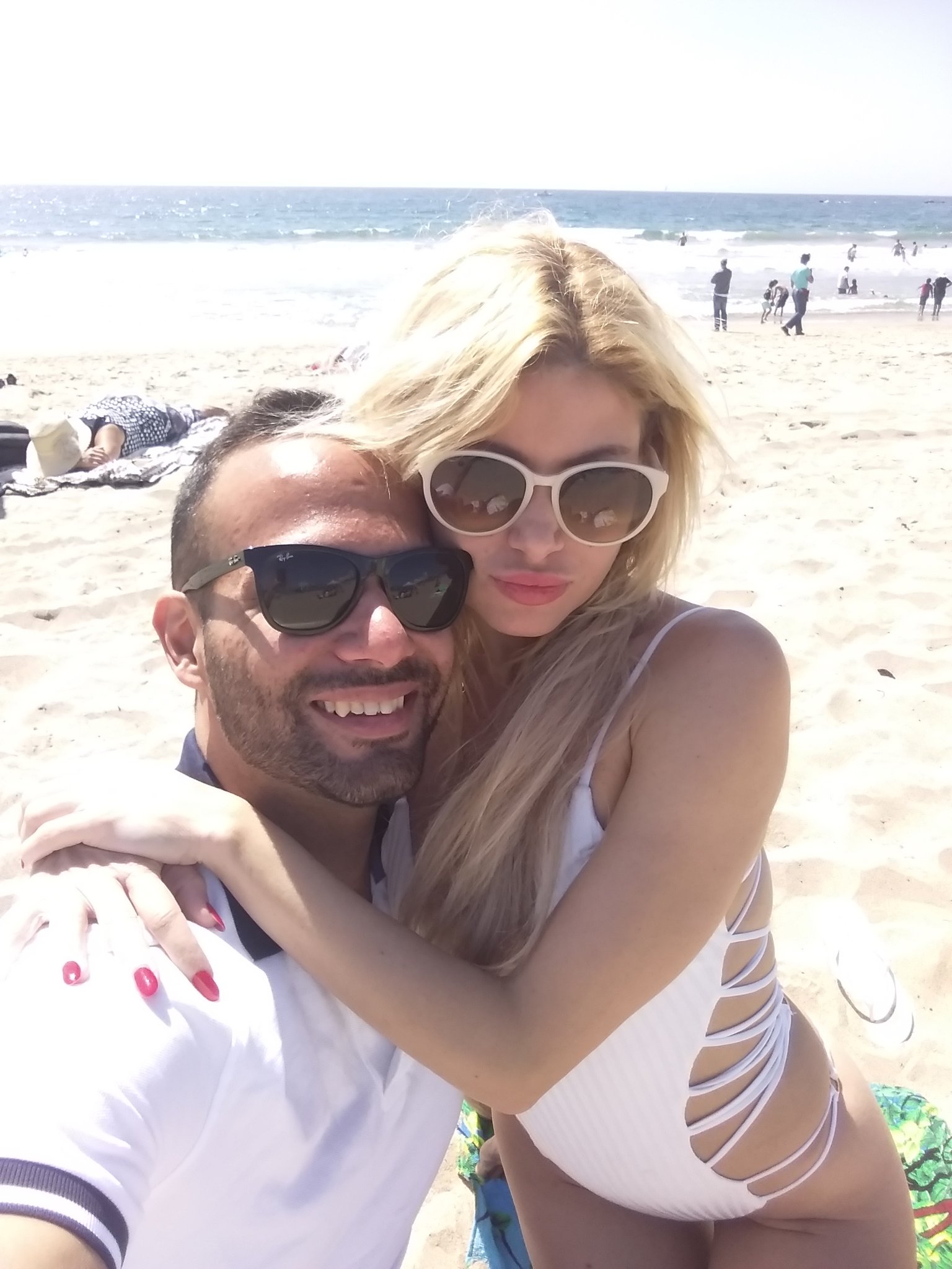 Dne-kZ4UYAAWz3R?format=jpg&name=large