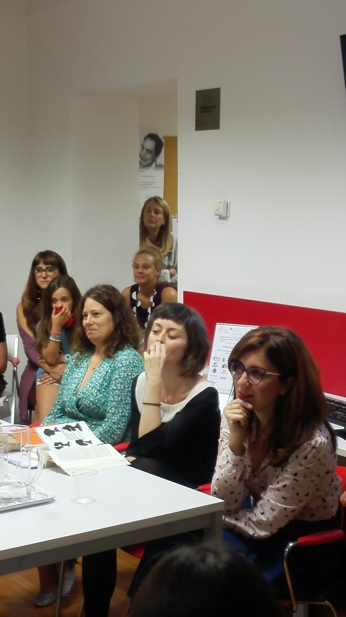 Grazie a @nadiaterranova e <a href="/IlariaPiperno/">Ilaria Piperno</a>, oggi pomeriggio eravamo davvero #tuttedonne a parlare delle #piccoledonne di Louisa May Alcott! Grazie alla Casa delle traduzioni di #Roma per la calorosa accoglienza! Triplo urrà per Meg, Jo, Beth &amp; Amy!
<a href="/feltrinellied/">Feltrinelli Editore</a> 
<a href="/KelleddaMurgia/">Michela Murgia</a>