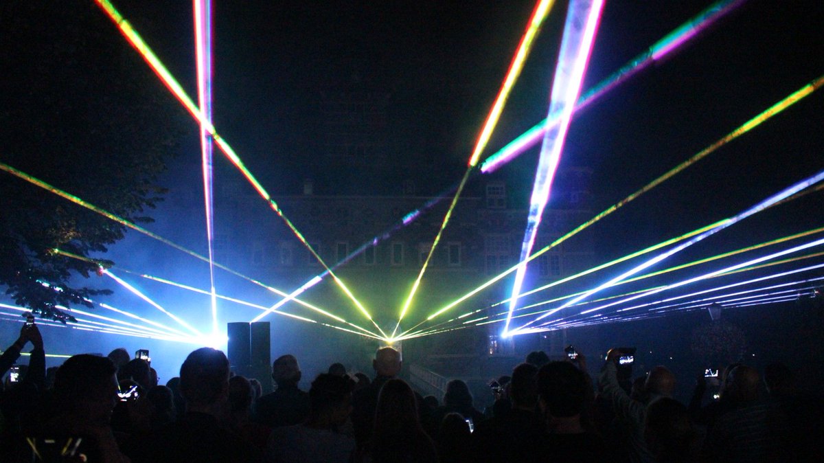 LaserMirage's tweet photo. 💫 @GemWijchen Thank you for having us!! We made a fairground closing show   a complete timecode show full of Lasers, Lights, Fireworks and SFX. https://t.co/VDXnFgoAk8