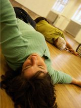 Julienotices's tweet photo. Been preparing 'Somewhere Over The Rainbow' - one of my fave #feldenkrais lessons for easing out the shoulders and smooth turning of the spine, from top to tail.
*
Fri 9:30
York Yoga Studio
£9 drop in
*
Www.smoothmoveslab.york

#mindfulmovement
#intelligentbody
#york https://t.co/PQeqD3r4ee