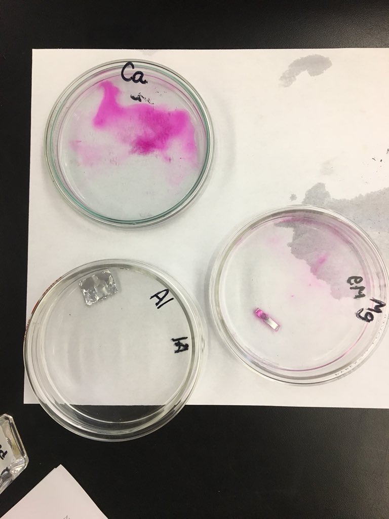 atkinswestchem's tweet image. Investigating reactivity of alkaline earth metals #RealTimeChem #WeDoScienceWell #ExpModelDemo@WSFCS_Science