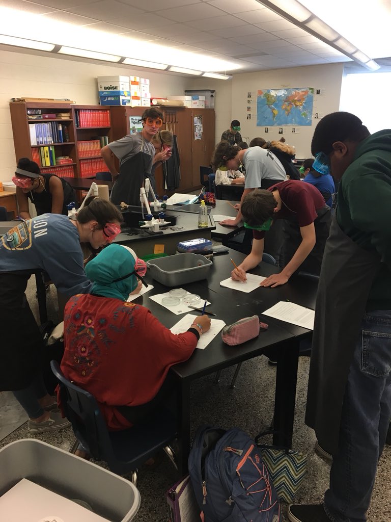 atkinswestchem's tweet image. Investigating reactivity of alkaline earth metals #RealTimeChem #WeDoScienceWell #ExpModelDemo@WSFCS_Science