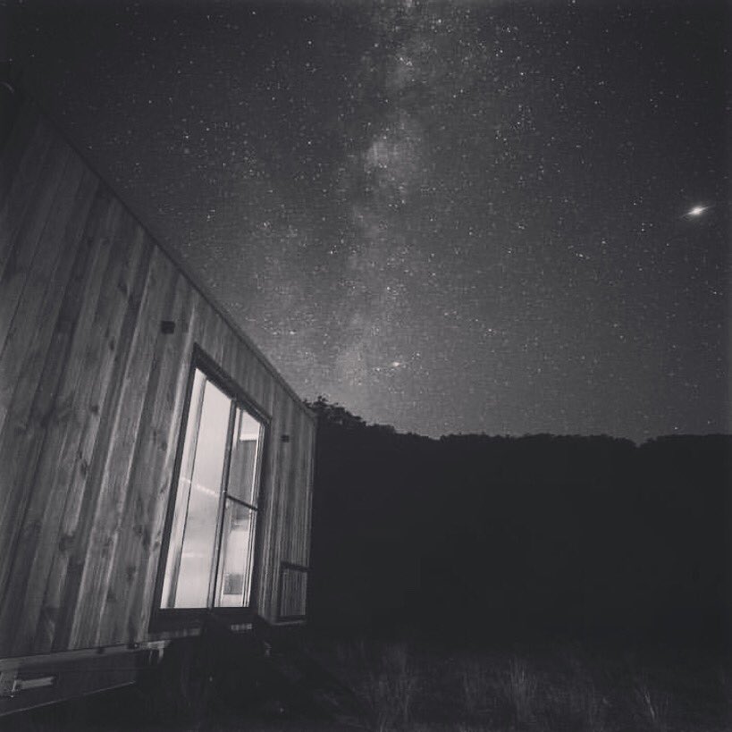 AffordableModu1's tweet photo. Tiny Home in its natural environment 

Model: Tiny Home - Flat Roof

#prefabhousing #tinyhouse #tinyhousemovement  #modulararchitecture #modularhomes #tinyhomes #nomadic # freedom #zen #tinyhomeonwheels #modularbuilder #AffordableModularHomes #InspiredLivingEnvironments https://t.co/PI7otP4ECn