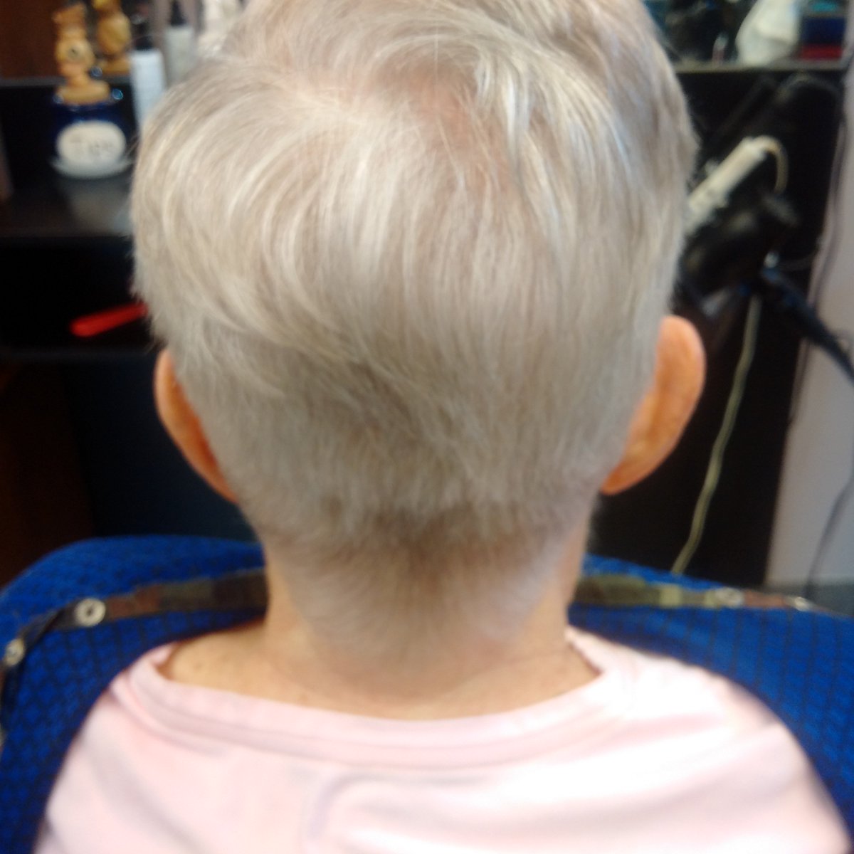 Hairstudio1mn's tweet image. #shortLadyHaircut
#clippersOnSides
#scissorsontop
#washandgo