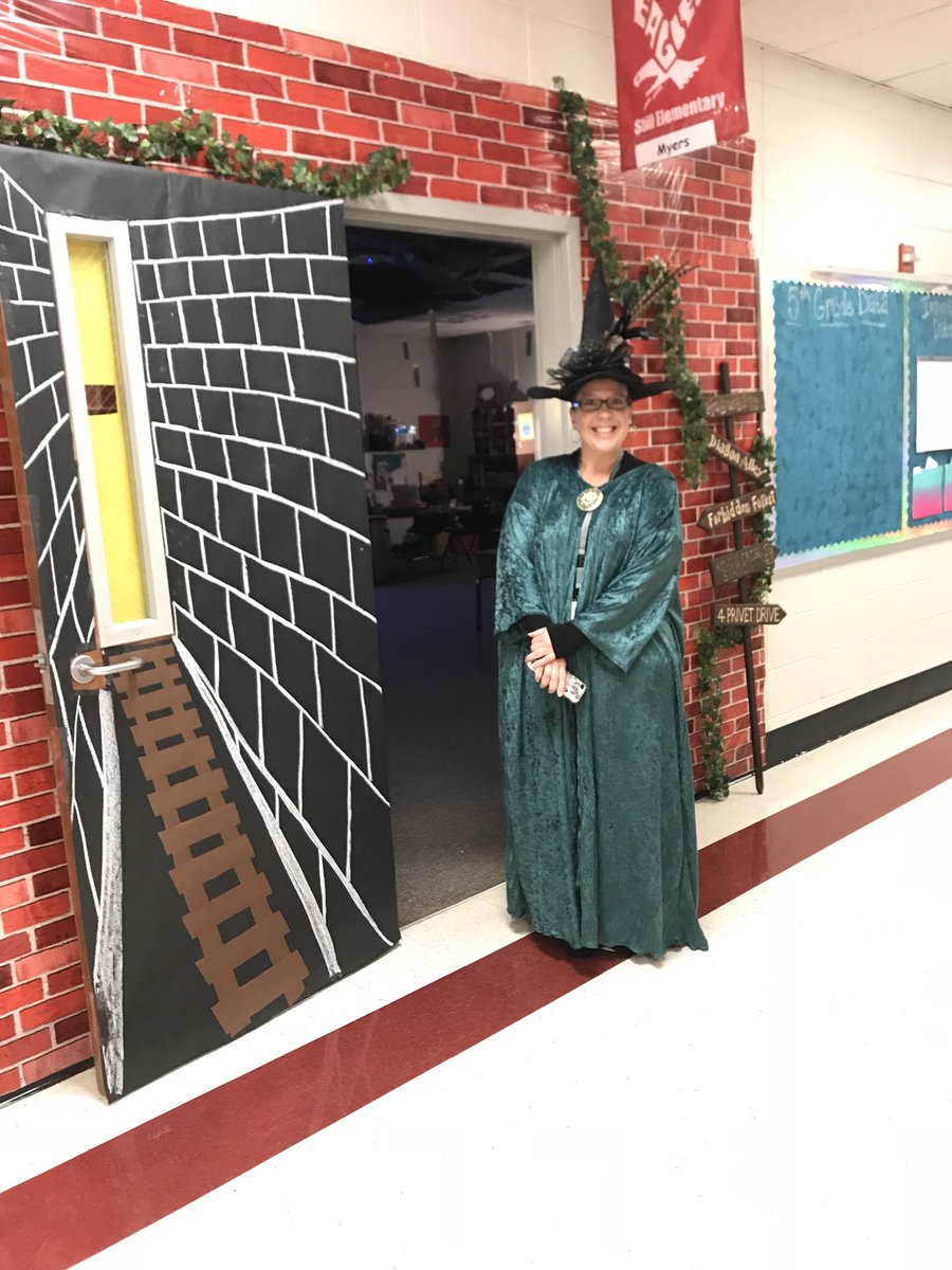 myersin5th's tweet image. It was a magical day in 5th grade as students were welcomed into Hogwarts to begin our next unit! A big thanks to my favorite mom squad for all the help! @StillElem #5thgrademagic