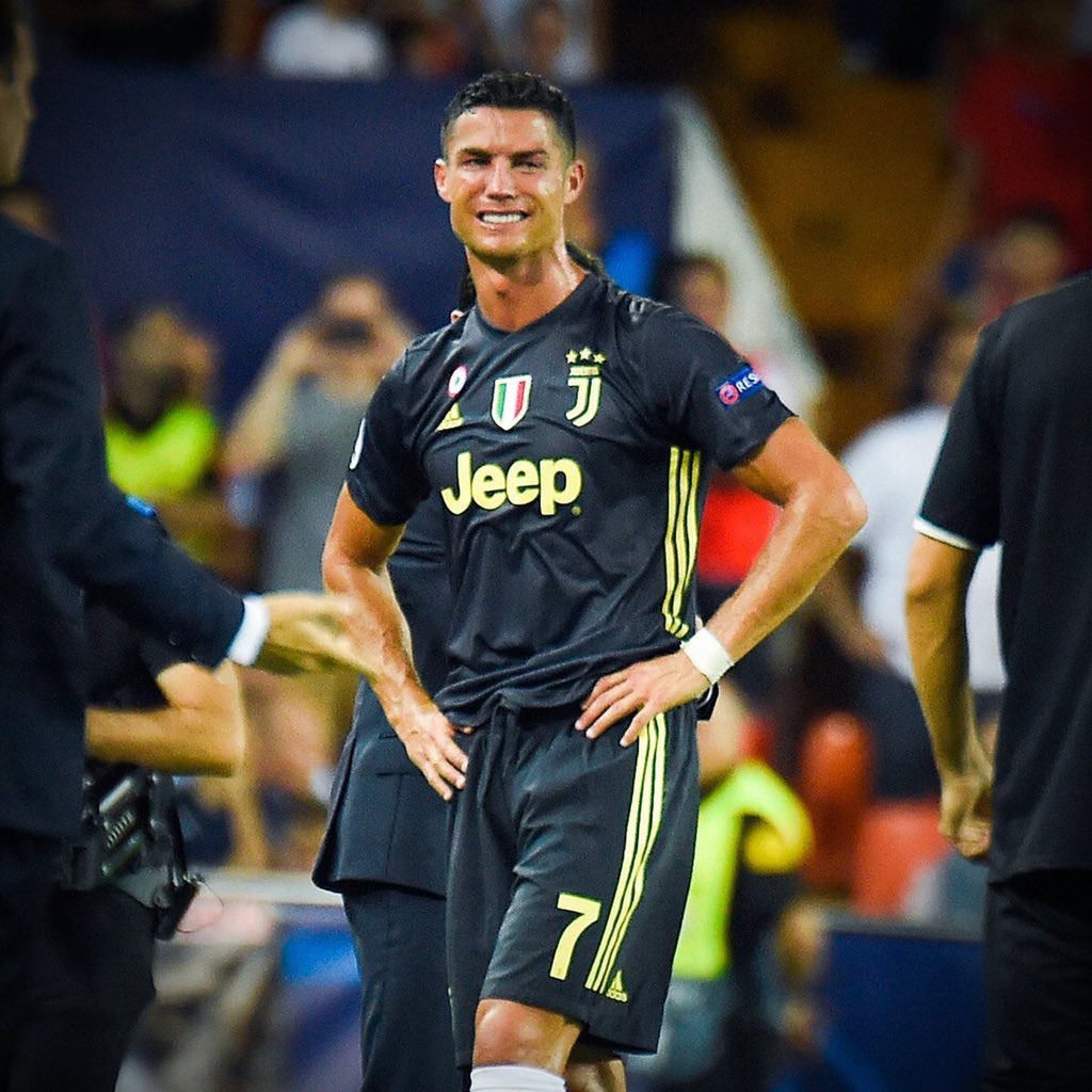 SportJunkie8's tweet photo. @Cristiano Ronaldo has been played 154 games in Champions League, tonight he received the first red card in the competition. #Ronaldo #ChampionsLeague #ValenciaVsJuventus #redcard #CristianoRonaldo https://t.co/XdZ0YjuVNV