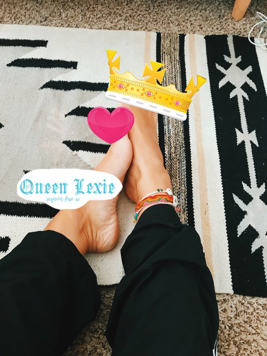 thelordlexie's tweet photo. ooooooh! don’t you want to peek, loser? 🙈

these feet are royalty and you belong under them.

every second of every day 😈

#findom @Royalty_Promos @RTP1G @RTfaggot https://t.co/pTBND3Om3K