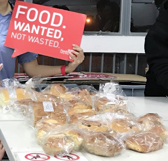 mlearning2010's tweet image. Despite road closures &amp;amp; disrupted bus schedules from typhoon Mangkhut; delighted my students &amp;amp; families stay committed to collecting unsold bread from bakeries; saving good food from going to landfill and redistributing to those in need. Well done! @TeachSDGs #breadrun #foodbank
