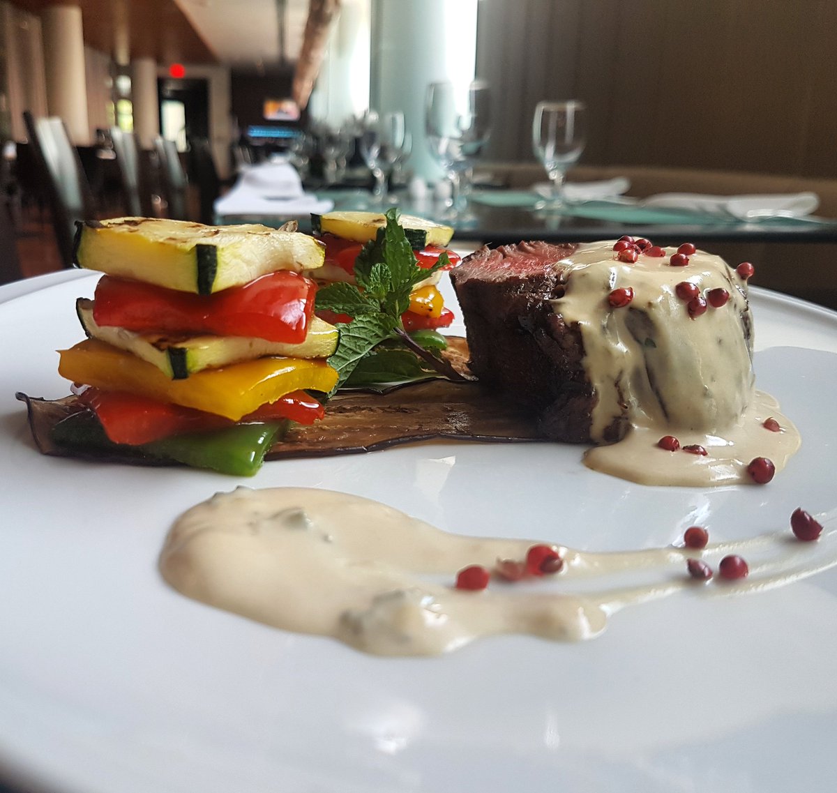 HolidayInnSD's tweet photo. Si gusta de Cortes de calidad, en #Aromas tenemos los mejores sabores para combinar. Disfrute hoy de nuestro Miércoles de #CortesPrime https://t.co/lTUDcX5bjk