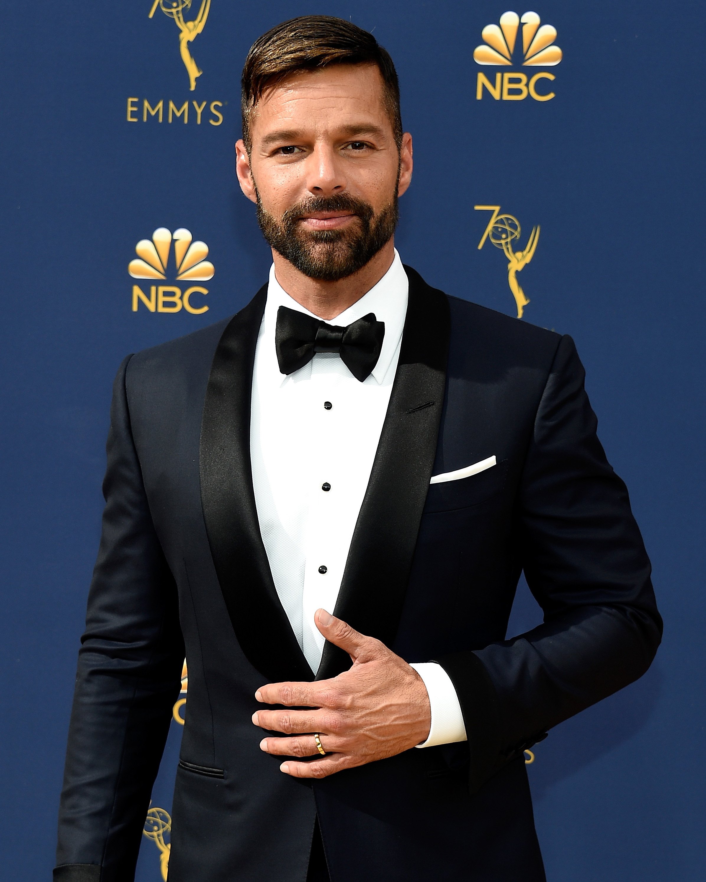 Humanistisk Romantik vil beslutte TOM FORD on Twitter: "@ricky_martin wore a navy TOM FORD O'Connor tuxedo  and silk accessories to the 70th Primetime Emmy Awards. #TOMFORD #Emmys  https://t.co/3Jgm4mu2Hw" / X