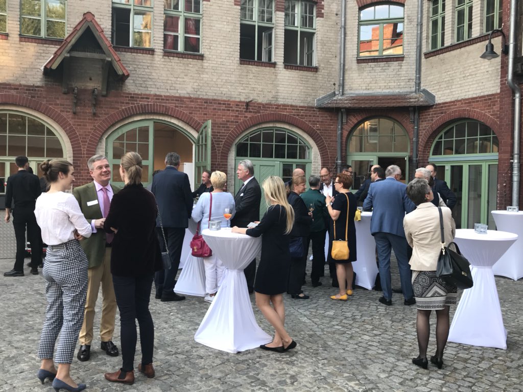 malteserDE's tweet image. Trio Laccasax begrüßt die Gäste zum @malteserDE Auftaktabend beim #Demografiekongress mit Spitzen-Jazz. Die Diskussion über #DigitaleSelbstbestimmung startet bald...