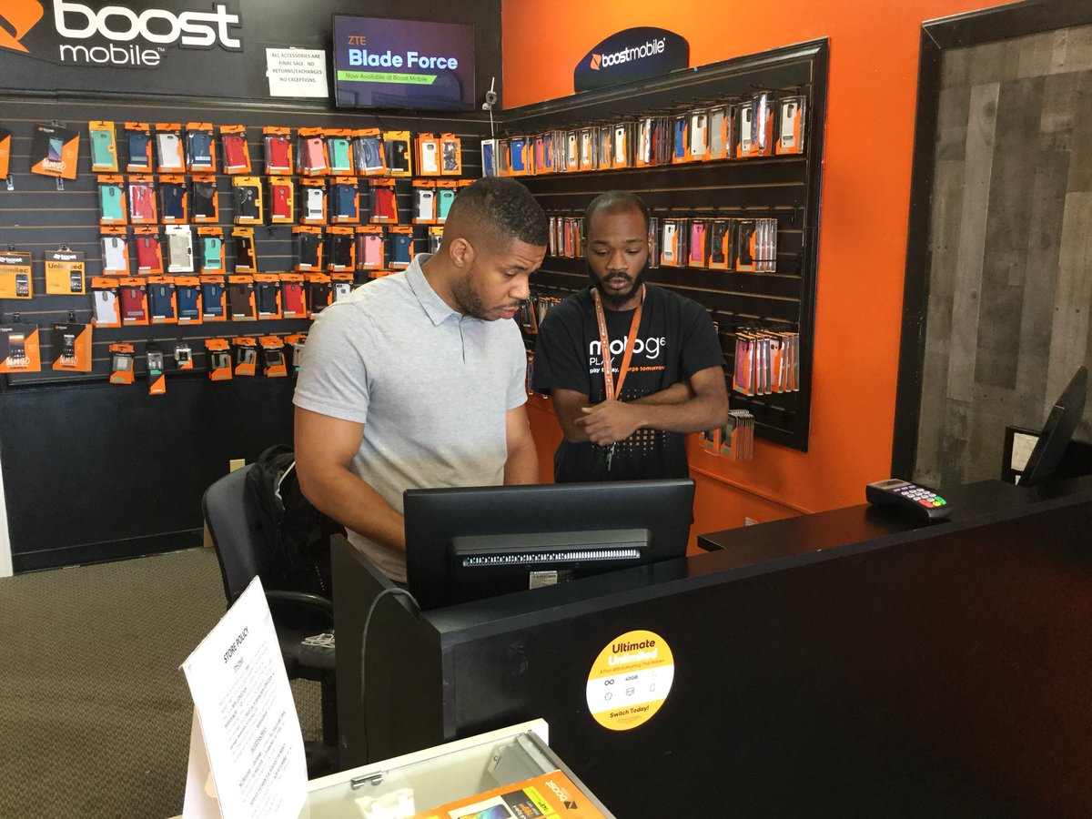 dollabilldmv's tweet photo. Device Protection Training Max Mobile, Oxon Hill #protectthemidatlantic #insuretheworld @Allin_SPG @SPGmikeSPG @SPG_AJ @spgjamieb @KTBmore_spg @BDP_Mike @BDP_Pete https://t.co/SLJrqCl6Ol