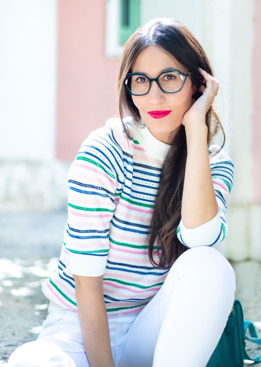 Aujourd'hui, la Espejuelos nous présente le modèle Gipse de la marque Face à Face. Découvrez vite pourquoi les bloggueurs Nuria et Miguel ont craqué sur cette monture haut en couleur. 🌈
👉 bit.ly/2pjsbNk
📷 <a href="/faceaface_paris/">Lunettes FACE à FACE</a> x La Espejuelos
.
#lunettesoriginales #eyewear