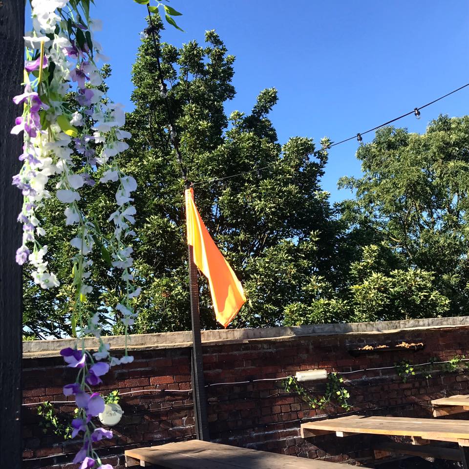 The bar is looking lovely in this sunshine. Hopefully it's like this at the weekend! Then we can all drink #craftbeer on a roof bar and keep the summer going!