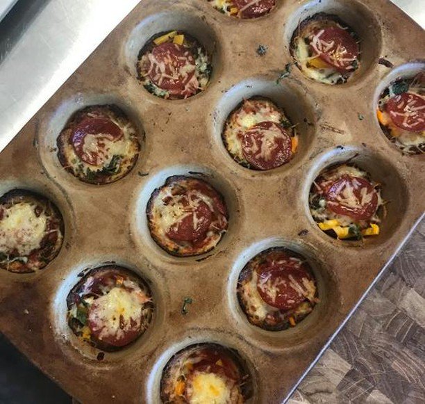 Struggling to think of an easy dinner this week? #GlutenFree mini-pizzas are easy and delicious! 
#IHMatters #healthyliving #FunctionalLiving #CleanEating #FunctionalMedicine
 📷: @ihmatters