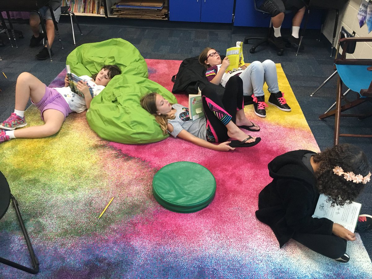moosefritsche3's tweet photo. My least favorite part of the day is when we have to put our books down to go to our next class. #heartbreaking #3rdgrade #Everestpride #riversidepride https://t.co/DRYqvJJfSY