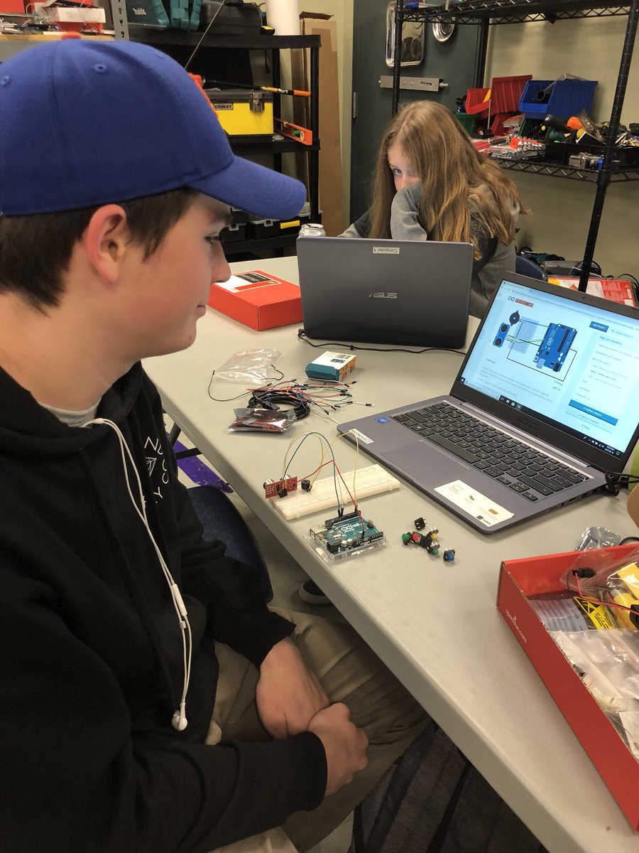 TifanieB's tweet image. Visiting our tech classes and seeing #Arduinos in action. Creating motion sensors and using pencil led as a conductor for a paper piano. @WWhighschool @FMPSD