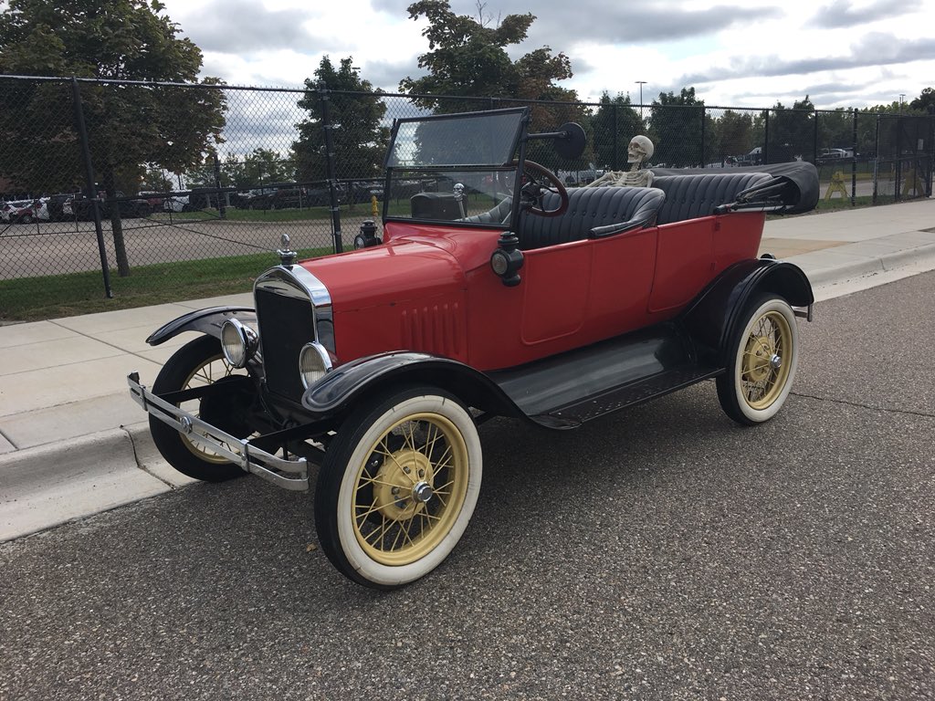 jeffbennettlear's tweet photo. Make no bones about it - FCA workers have some #wildwheels @FiatChrysler_NA https://t.co/BB3W8YK3p1