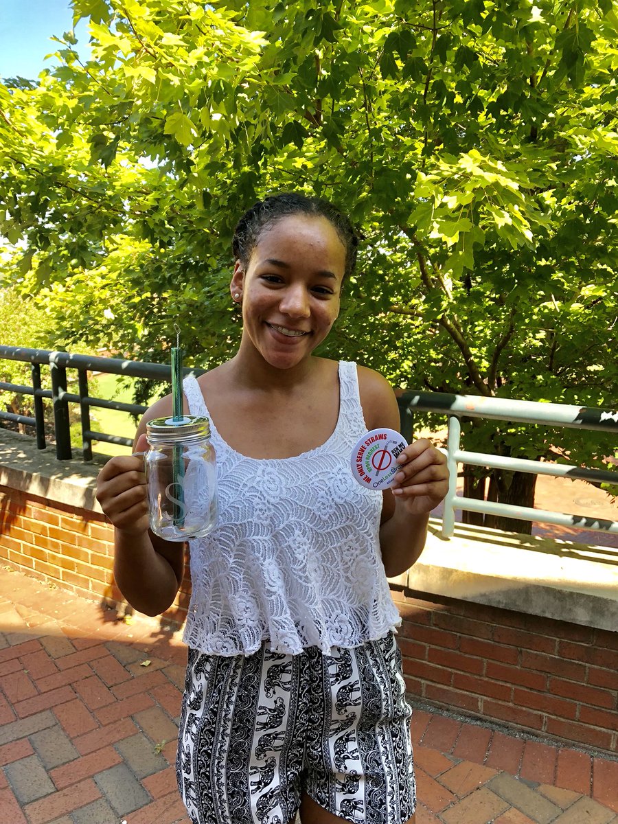 NinerDiners's tweet image. Sign the #1LessStraw pledge with @niners_eatwell at Mainstreet Market! We’re also giving away a @SimplyStraws reusable cup!