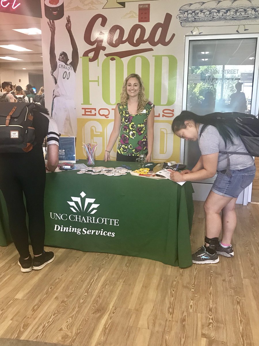 NinerDiners's tweet image. Sign the #1LessStraw pledge with @niners_eatwell at Mainstreet Market! We’re also giving away a @SimplyStraws reusable cup!