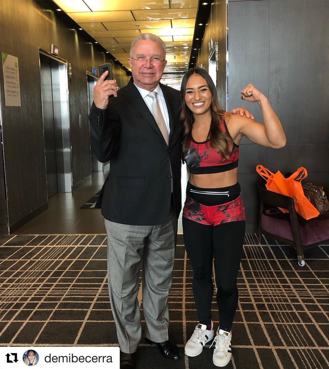 calle7panama's tweet photo. ¿Cuantos LIKES para esta foto? ⚡️⚡️⚡️ #Repost @demibecerra with @get_repost
・・・
Un honor conocer al Sr. Juan Carlos Tapia, Mi cara de felicidad lo dice todo!😄✨ @lomejordelboxeo #PreventaMedcom https://t.co/C50auL7iEi