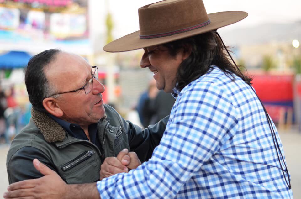 ZavalaCORE's tweet photo. finalizando Fiestas Patrias, con este y muchos apretones de mano que no hacen más que convencerme de mi decisión de ser servidor público.🇨🇱 https://t.co/sB7BBIq6L2
