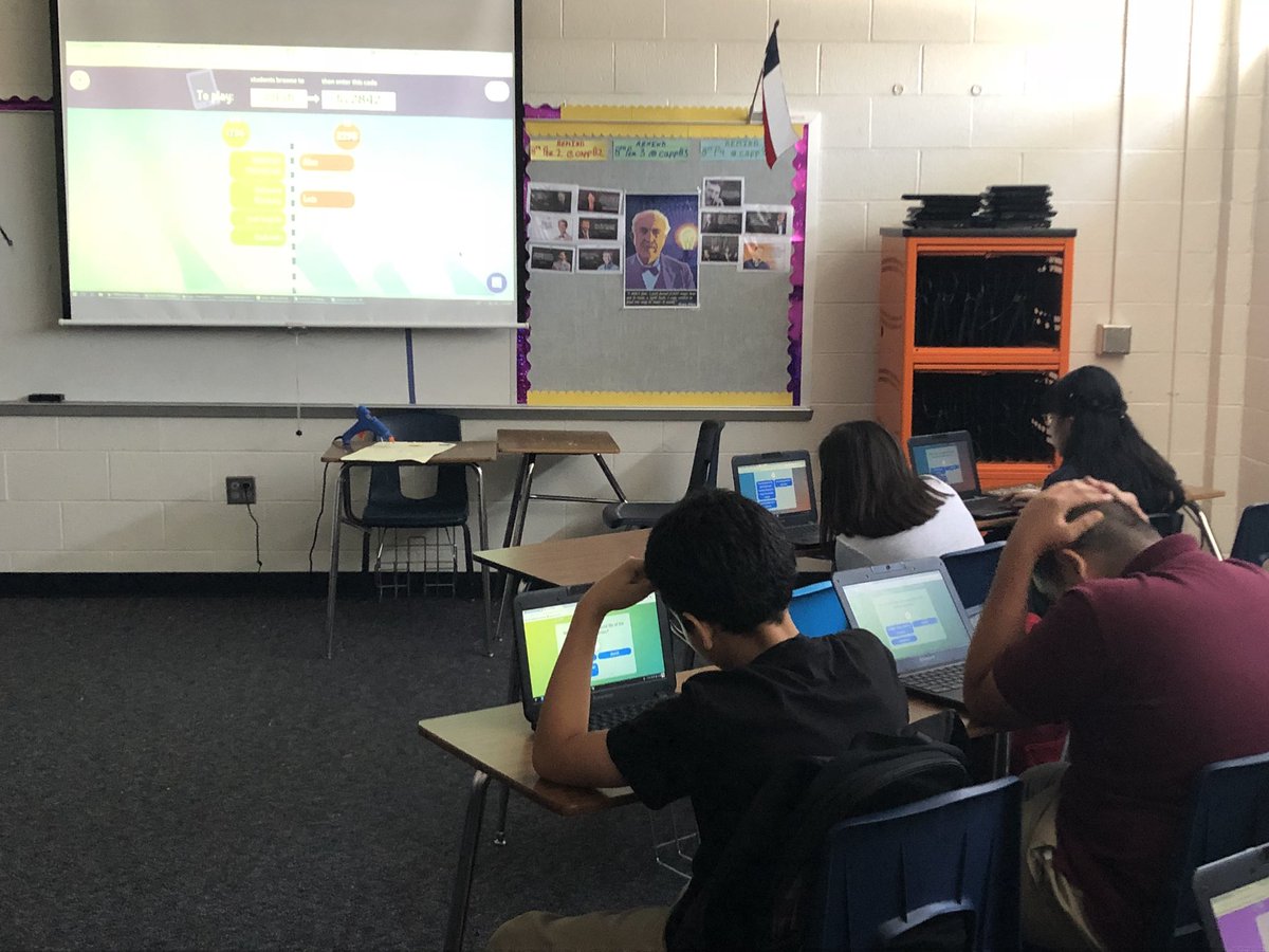 HistorySTEM's tweet photo. Jamming to quizalize for snapshot review. #SheldonSTEM https://t.co/W8DcjZMQ0T